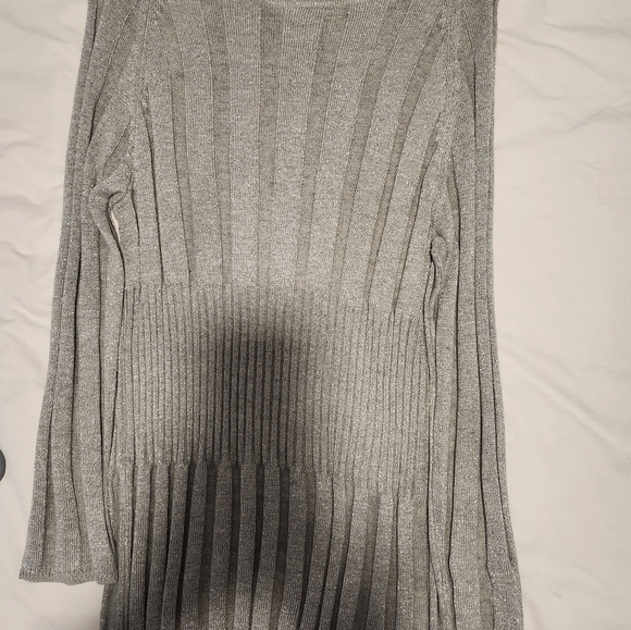 Joseph A silky elgant light sweater. Long sleeves. In Silver n shiny color. - Picture 2 of 6
